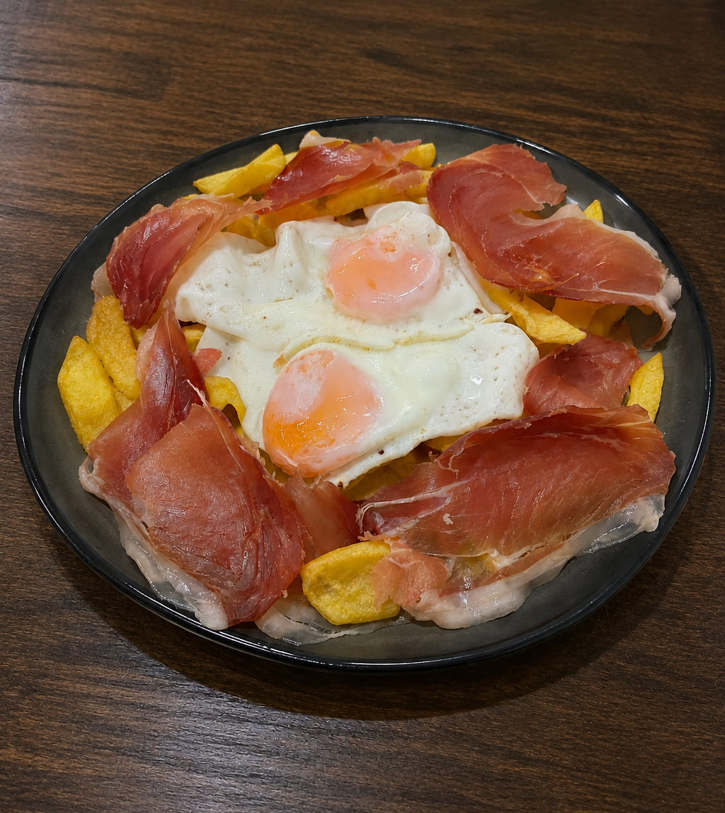 7. Huevos Rotos con Jamón